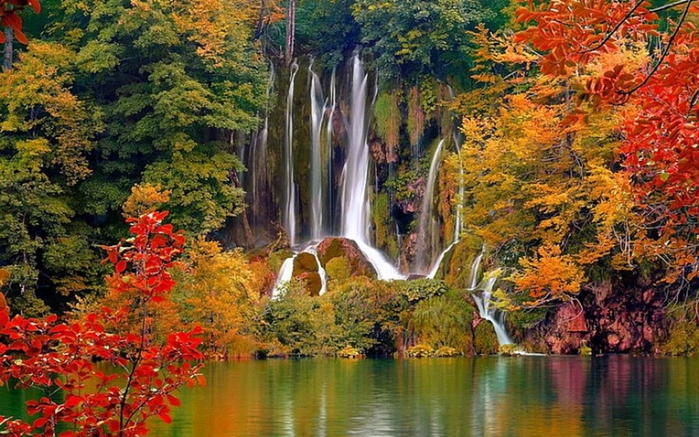 Beautiful Waterfall (700x437, 318Kb)